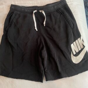 Nike men’s shorts size medium